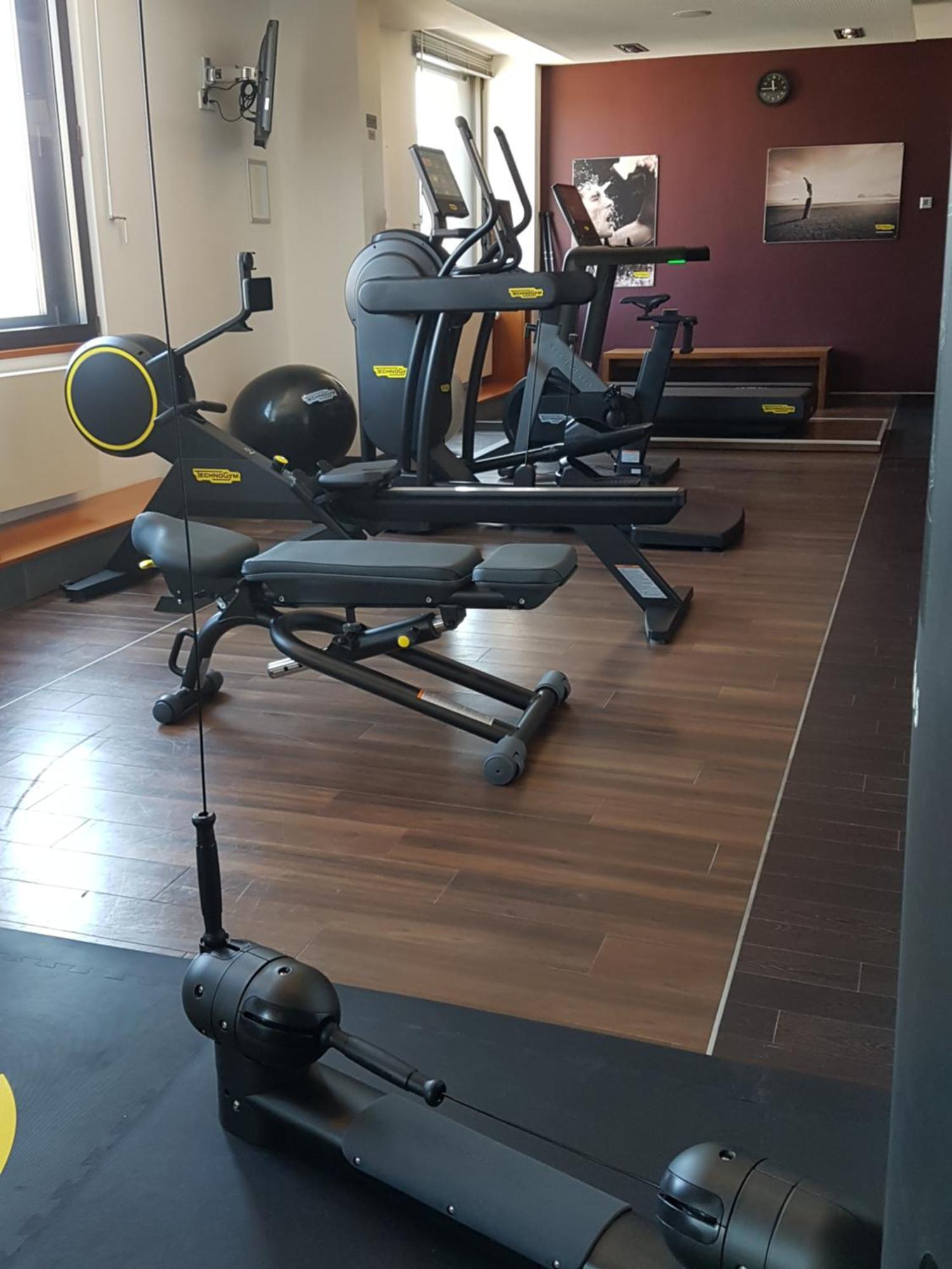 Steigenberger Graf Zeppelin Hotel Stuttgart Exterior photo A leg press machine