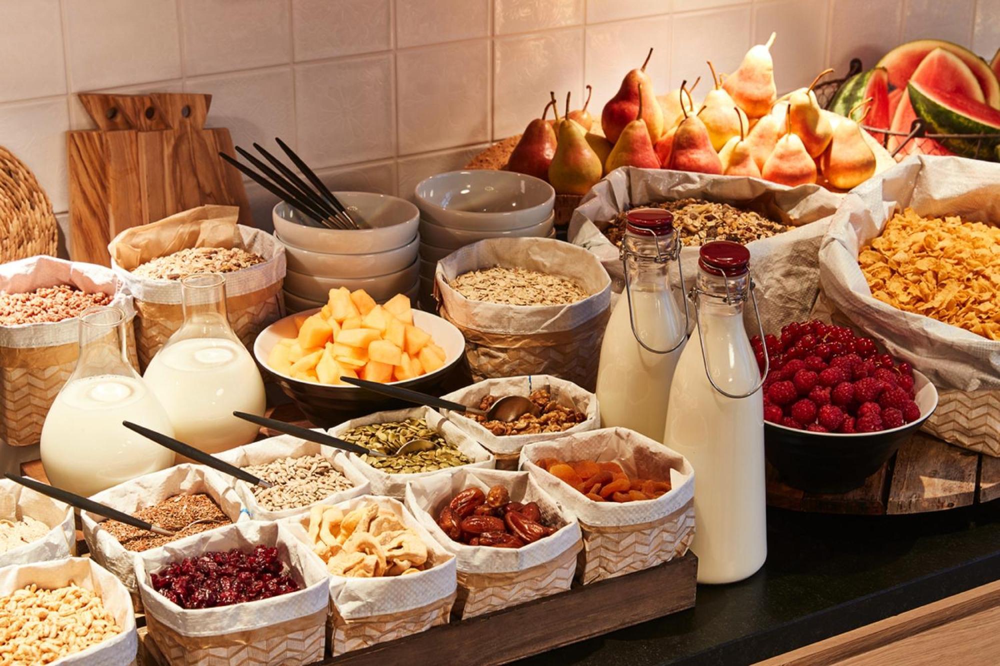 Steigenberger Graf Zeppelin Hotel Stuttgart Exterior photo A selection of breakfast cereals